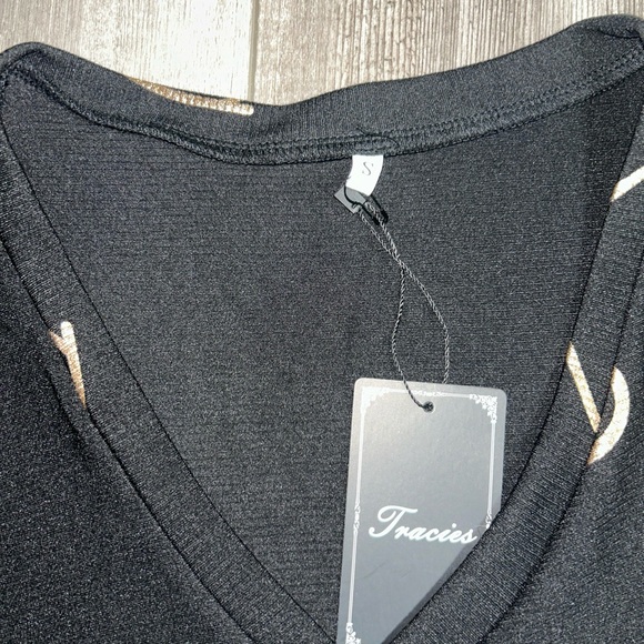 Women’s Small Black With Gold Foil Hearts 3/4 Sleeve Pull Over Top - Picture 2 of 6